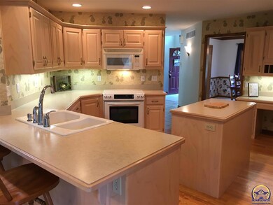 6121 SW 39th St, Topeka, KS 66610 - photo 5