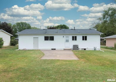 4634 Candlelight Dr, Davenport, IA 52806 - photo 3