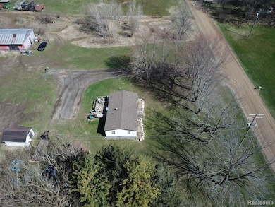 9697 Marsh Rd, Fowlerville, MI 48836 - photo 4