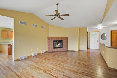 402 Matterhorn Dr unit 2, Verona, WI 53593 - photo 5