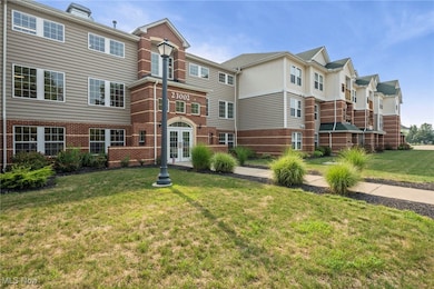 Chandlers Lane Condominiums unit 224, Olmsted Falls, OH 44138 - photo 3