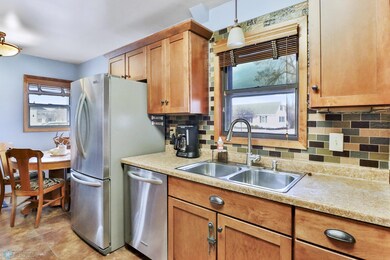 Kitchen1_2.JPG