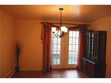 Dining Room. Enjoy your dinners with a warm summer