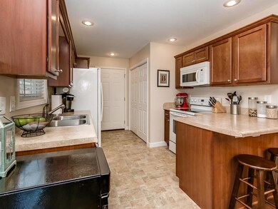 312 Holly St, Johnson City, TN 37604 - photo 7