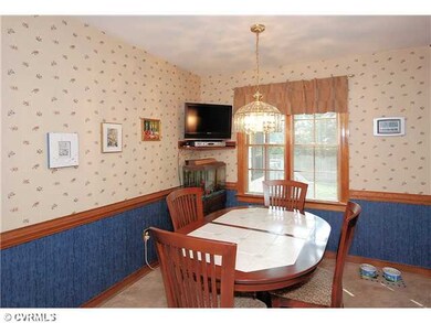 Breakfast Nook - Located in the Kitchen!