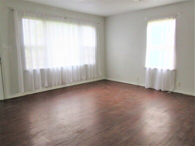 1501 Avenue L, Bay City, TX 77414 - photo 4