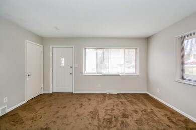 001-photo-living-room-14205636