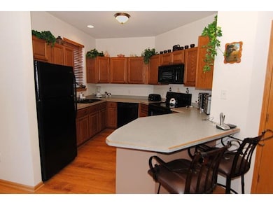 66 S Gardens Way, Fitchburg, WI 53711 - photo 2