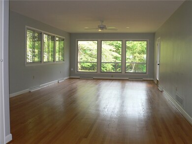 Commodious living room