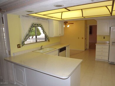 17403 N Cottonwood Dr, Sun City, AZ 85373 - photo 3