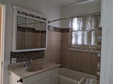 214 Caplin St, Houston, TX 77022 - photo 7