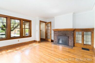 719 Fulton Living Room