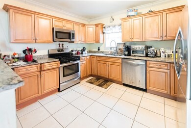 22 Autumn St, Lynn, MA 01902 - photo 3