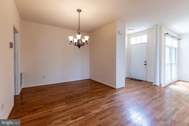 11412 Hollow Timber Ct, Reston, VA 20194 - photo 5