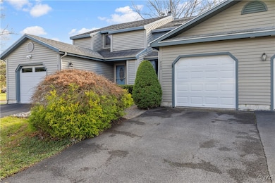 8253 Beehive Cir, Liverpool, NY 13090 - photo 2