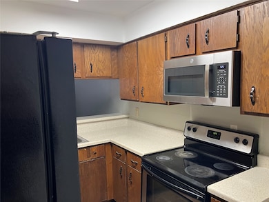 8048 Sands Point Dr unit C, Houston, TX 77036 - photo 5