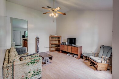 Living room (1 of 2)