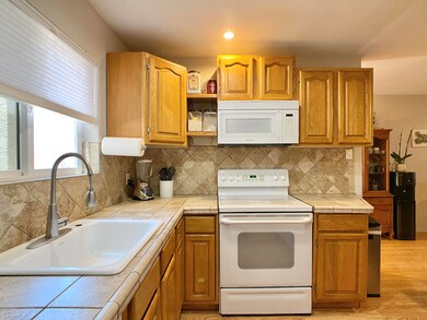 EXCELLENT BACKSPLASH