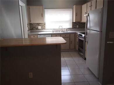 Kitchen with breakfast bar