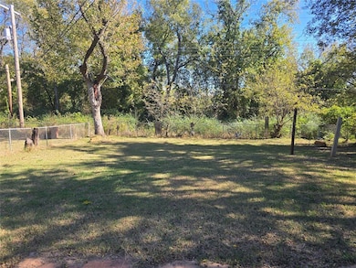 1307 Laverne Ave, Shawnee, OK 74801 - photo 4