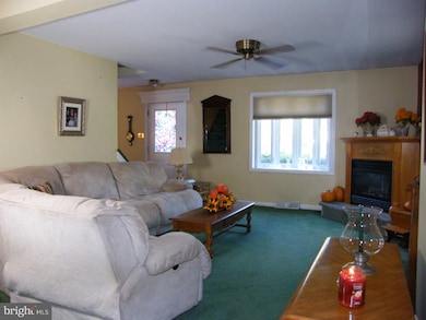 135 E Myrtle Ave, Feasterville Trevose, PA 19053 - photo 3