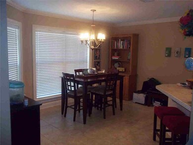 eat-in-kitchen