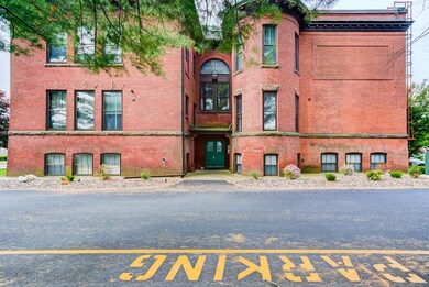 321 Plantation St unit 202, Worcester, MA 01604 - photo 2