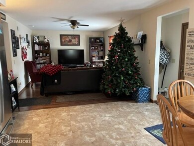 1004 S Center St, Shenandoah, IA 51601 - photo 5