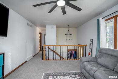 6731 Wilkes Ave, Davenport, IA 52806 - photo 7