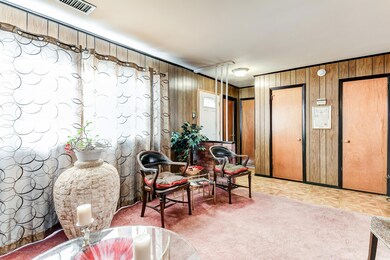 004_Family Room