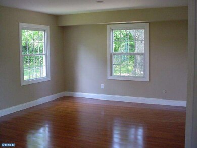 22 Plumtree Ln, Willingboro, NJ 08046 - photo 7