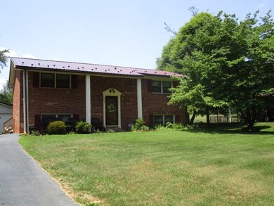 253 Robin Rd, Martinsville, VA 24112 - photo 3