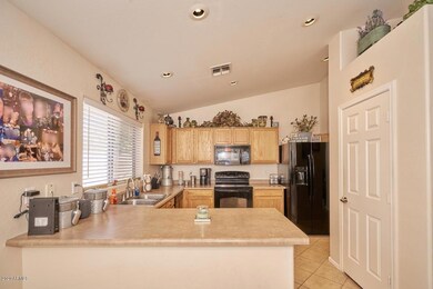 Kitchen-Breakfast Bar