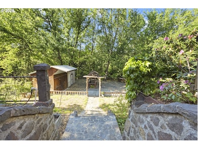 529 W 3rd Place, the Dalles, OR 97058 - photo 7