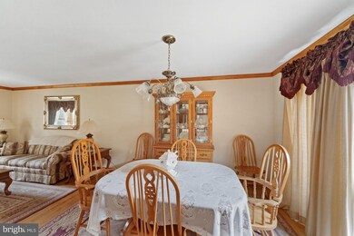 608 Sherry Dr, Sykesville, MD 21784 - photo 5