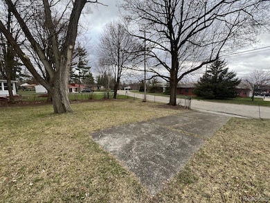 1436 E Pierson Rd, Flushing, MI 48433 - photo 3