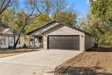 520 W Hunter St, Nevada, MO 64772 - photo 3