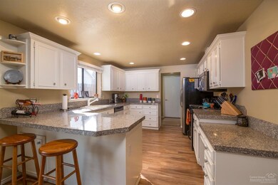 3010 NE Rock Chuck Dr, Bend, OR 97701 - photo 4