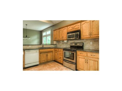 LARGE KITCHEN w/LOTS of STORAGE - ALL APPLIANCES S