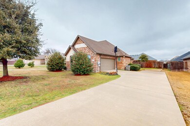 3103 Arrow Creek Dr, Granbury, TX 76049 - photo 2
