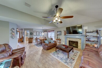 3905 Cedarwood Dr, Pearland, TX 77584 - photo 7