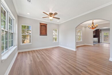 909 Melbourne St, Houston, TX 77022 - photo 4