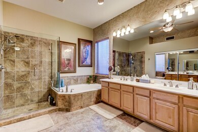 2306 E Oakland St-33