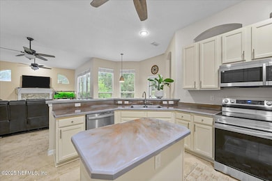 13-JWLeeMedia-2507023982