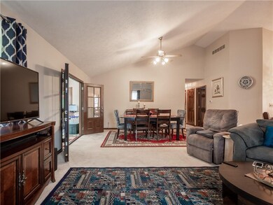 555 Crestpoint Ln, Plainfield, IN 46168 - photo 2