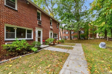 84 Charter Cir unit 84, Ossining, NY 10562 - photo 2