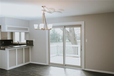 932 Ranchel Dr, Des Moines, IA 50320 - photo 2