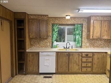 1125 3rd St NE, Bandon, OR 97411 - photo 5