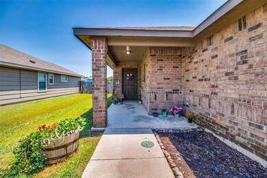 221 Candlewood Cir, Gainesville, TX 76240 - photo 3