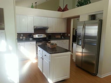 880 Brande Ct, Shalimar, FL 32579 - photo 3